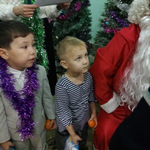 Новогодний праздник для детей из социально-незащищенных семей Новогодний праздник для детей из социально-незащищенных семей